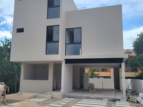 House for pre-sale in residential Xaman Ha in Playa del Carmen