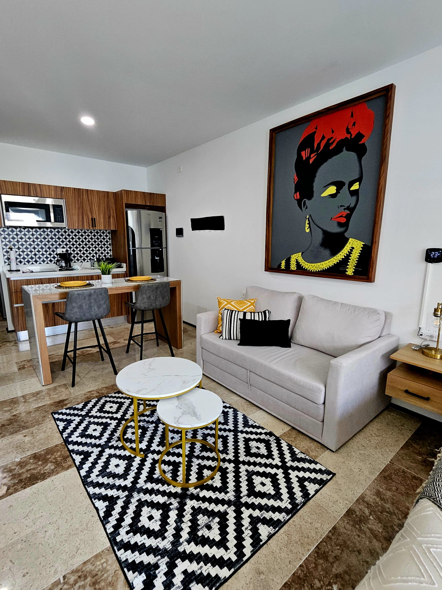 Beautiful new condo studio