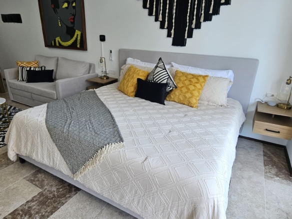 Beautiful new condo studio