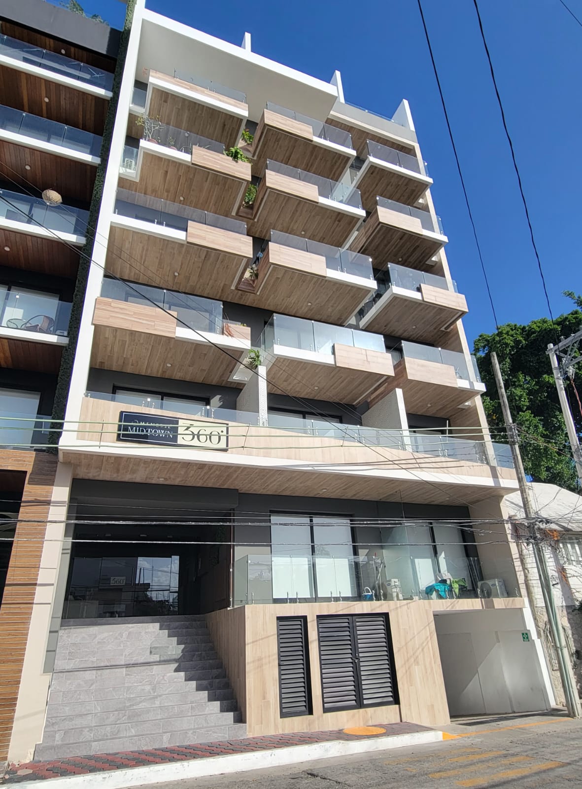 Camina a la playa, Quinta avenida y supermercados