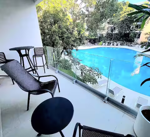 Condo moderno en Playacar con vistas a la piscina