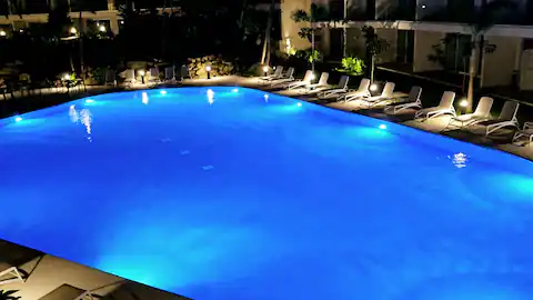 Condo moderno en Playacar con vistas a la piscina