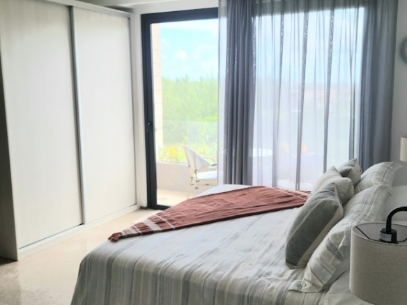 Hermosa vista al mar desde la comodidad de tu cama